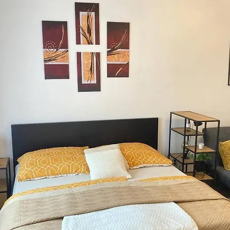 Apartmán Byt Ve Vršovicích K Pronajmutí - Cozy Vršovice